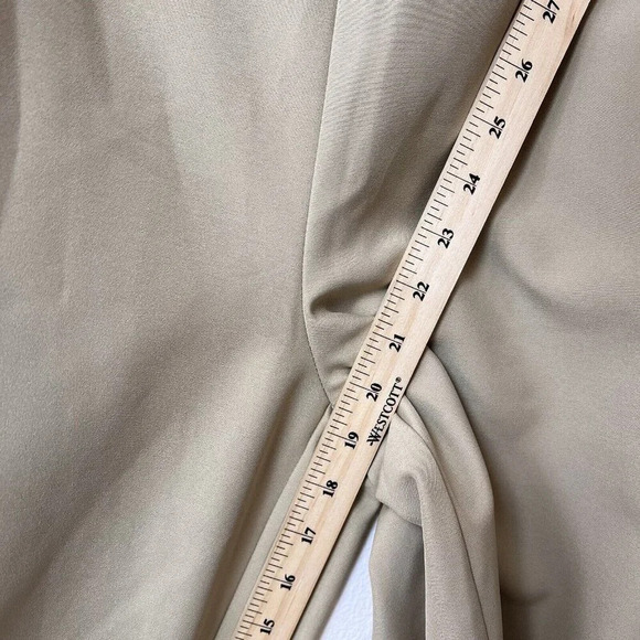 Lavish Alice Women’s Jumpsuit Size 8 Beige Wide Leg Business Formal Occassion - Picture 10 of 10